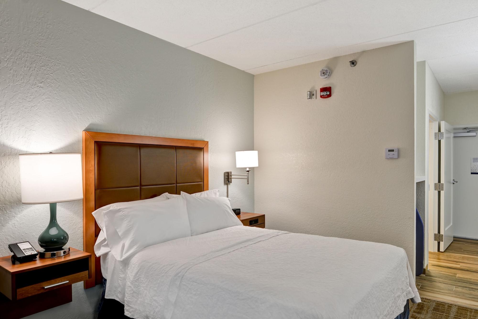 Hampton Inn By Hilton Милфорд Экстерьер фото
