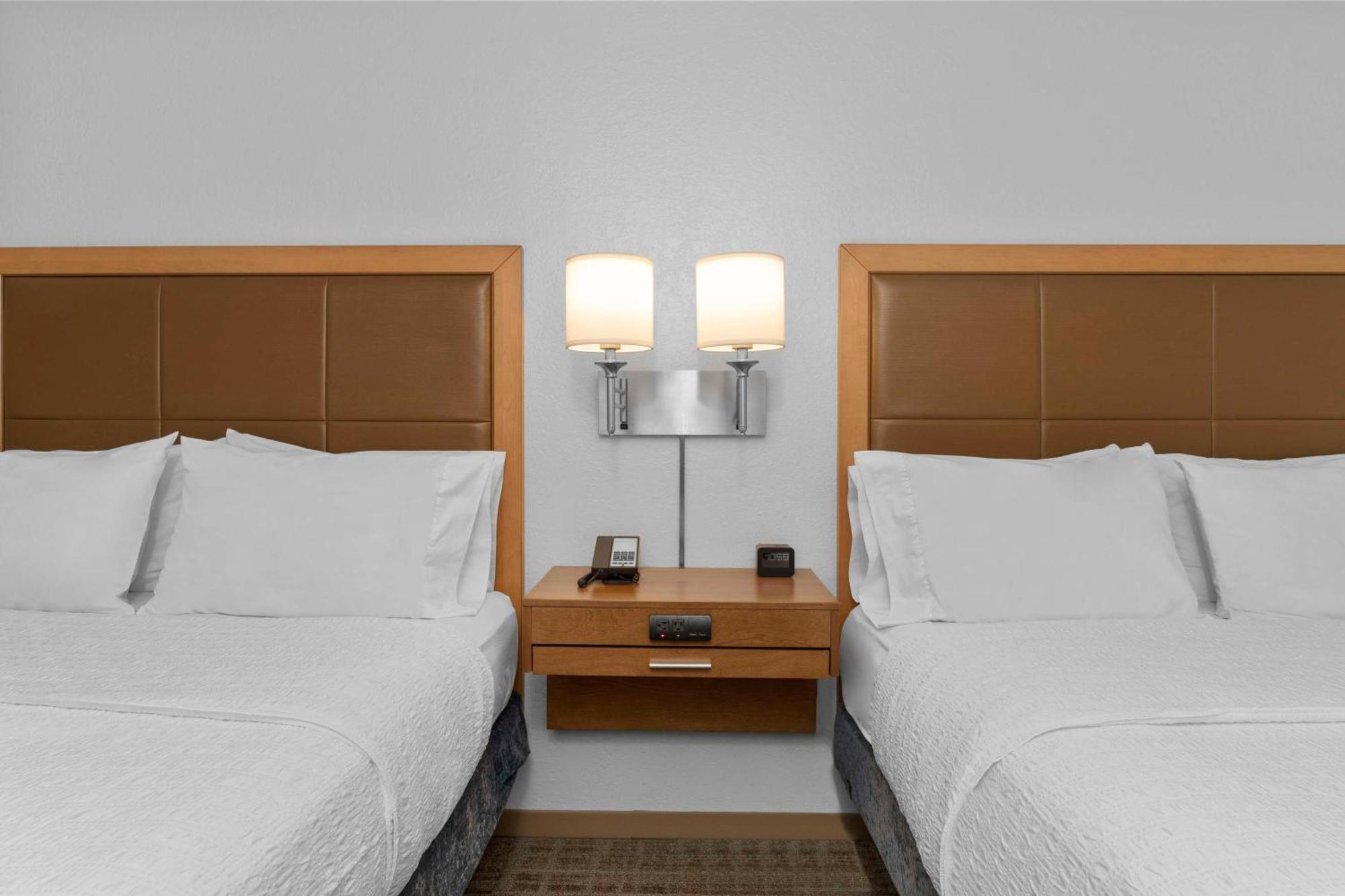 Hampton Inn By Hilton Милфорд Экстерьер фото