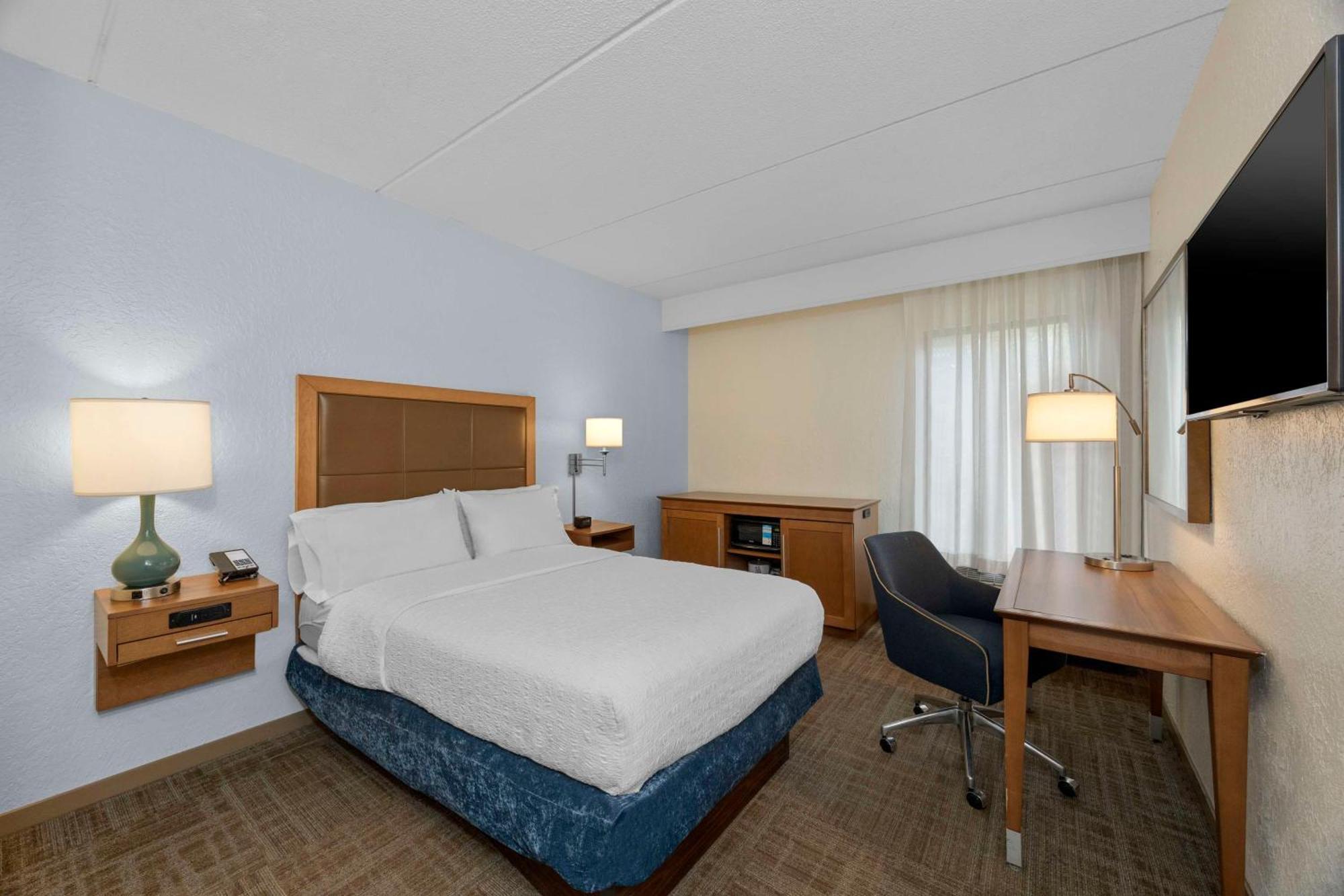 Hampton Inn By Hilton Милфорд Экстерьер фото