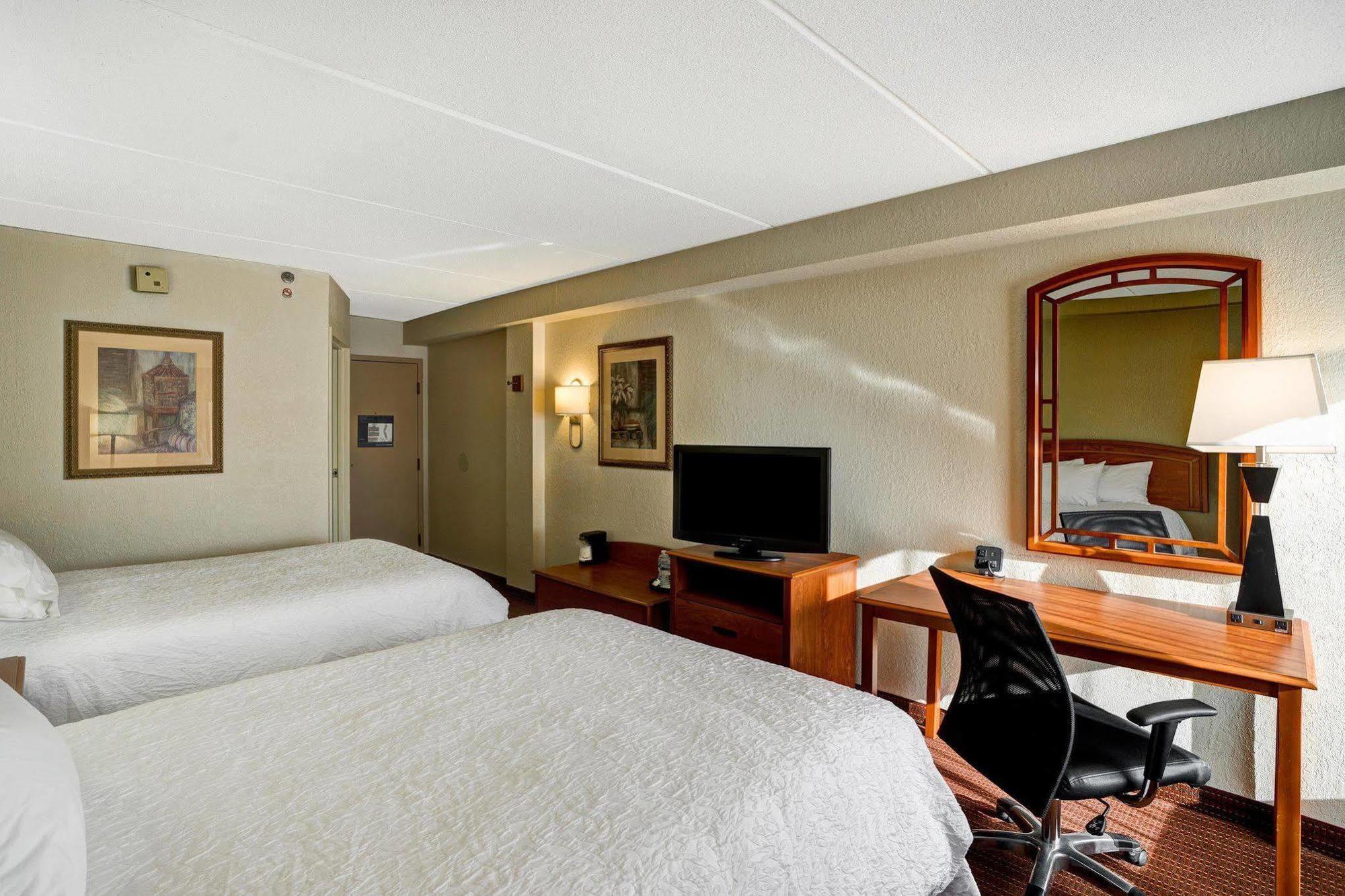 Hampton Inn By Hilton Милфорд Экстерьер фото