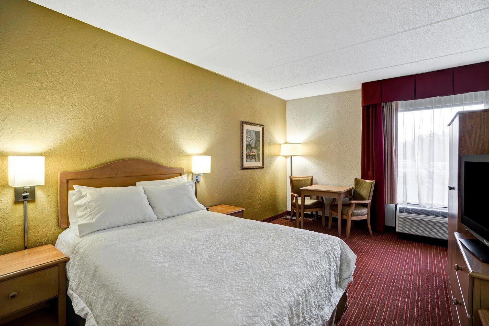 Hampton Inn By Hilton Милфорд Экстерьер фото